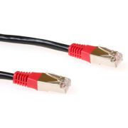 ACT Zwarte 0,5 meter LSZH F/UTP CAT5E patchkabel cross met RJ45 connectoren